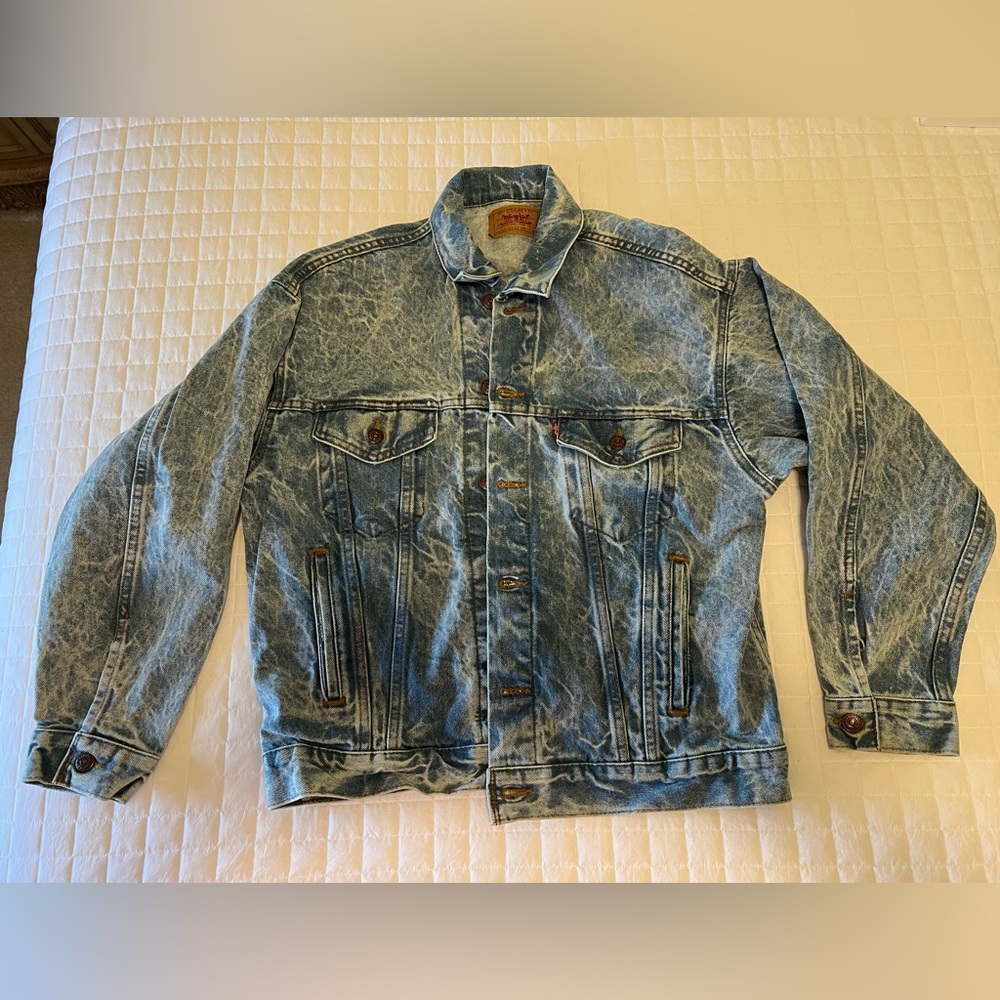 Vintage Levi’s Denim Trucker Jacket Acid
Wash
